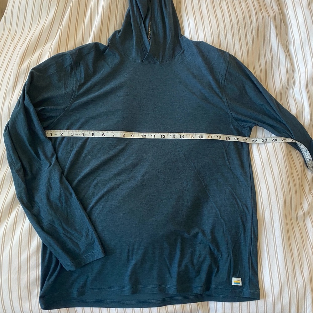 Vuori long sleeve strato hoodie size L